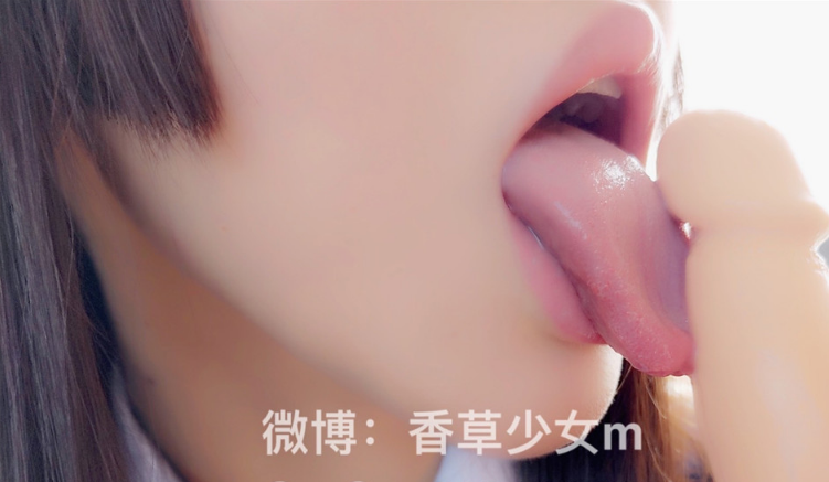 無水印最美極品爆乳女神『香草少女M』5月新作-天台上的情欲優等生 偷玩粉穴噴水呻吟 原版私拍