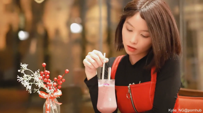 無水印引流時髦的妹妹喝完奶茶回家就開始發騷 有品味的自慰掰弄淫穴 其實喝奶茶就早已流水了吧