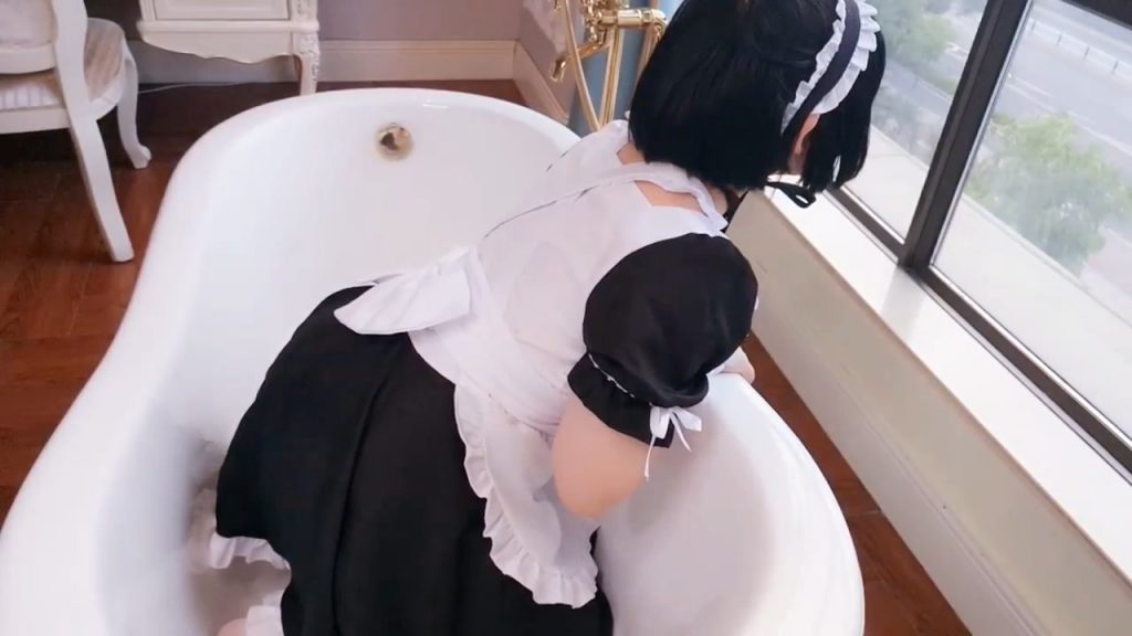 极品粉穴网红少女三寸萝莉之浴缸女仆（1V-MP4-667M） COSPLAY-第1张