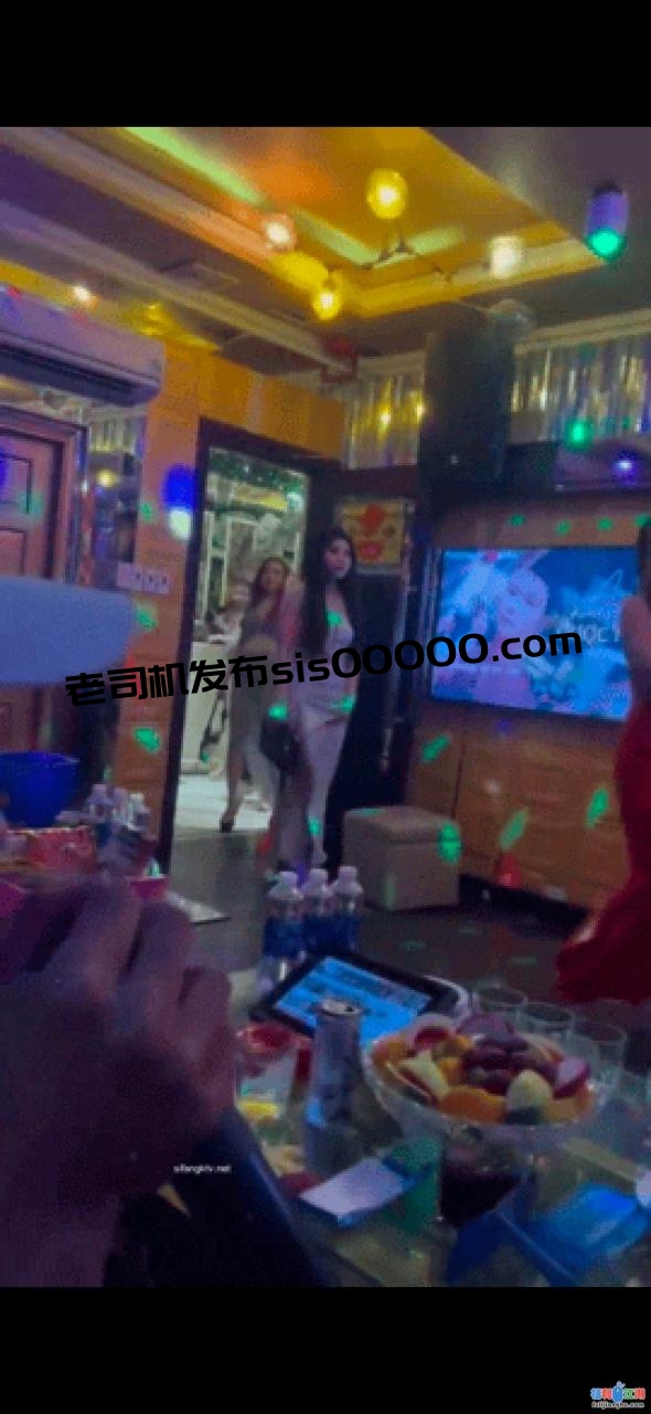 有錢人的快樂，KTV酒吧淫亂場景，你眼中的女神，欲拒還迎的爲金主服務 [64V 37P+1.39G]