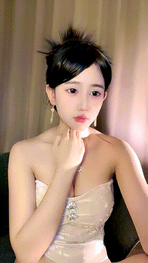 ⚜️高端女神~完美無瑕【18歲昆明女模】看她自慰噴水~過瘾!
